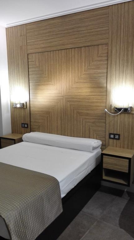 Apartamentos Las Palmeras Palma del Rio Bilik gambar