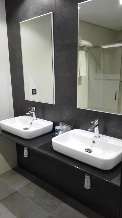 Apartamentos Las Palmeras Palma del Rio Bilik gambar